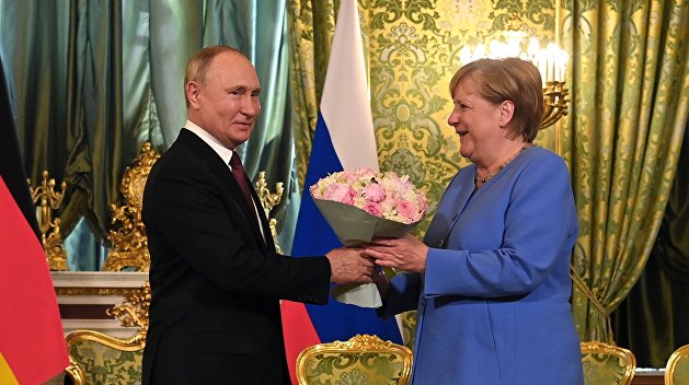 Политолог Марков объяснил, почему Меркель виновата в деградировавших отношениях России и Германии Политолог Марков объяснил, почему Меркель виновата в деградировавших отношениях России и Германии