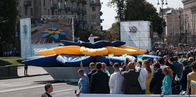 На Украине обвинили организаторов парада ко дню независимости в плагиате с Олимпиады в Сочи