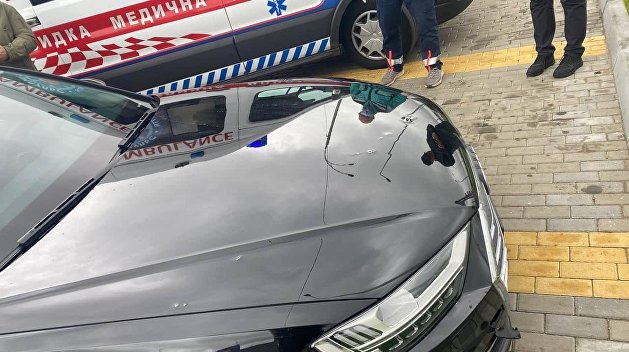 Обнародованы фото с места обстрела авто Шефира Обнародованы фото с места обстрела авто Шефира