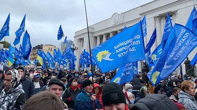 Партия Медведчука вышла на митинг возле Рады – СМИ Партия Медведчука вышла на митинг возле Рады – СМИ