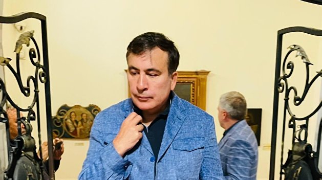 Не узнали в маске: грузинские полицейские останавливали авто с Саакашвили Не узнали в маске: грузинские полицейские останавливали авто с Саакашвили
