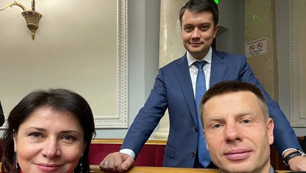 Разумков поддержал «троллинг» Гончаренко над Стефанчуком - фото Разумков поддержал «троллинг» Гончаренко над Стефанчуком - фото