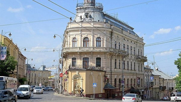 «Пьяная» церковь, плоский дом и здание-кроссворд: самые необычные постройки Украины «Пьяная» церковь, плоский дом и здание-кроссворд: самые необычные постройки Украины