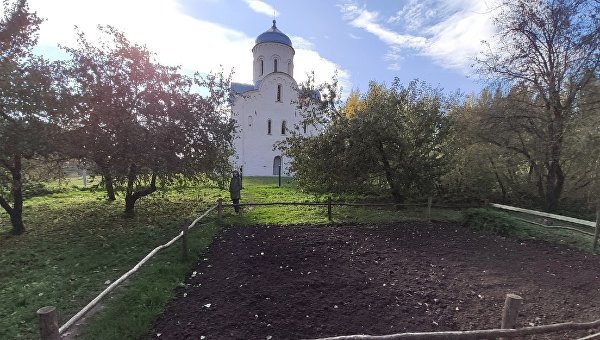 Весь остров как узор живого храма подлежащее