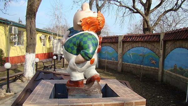 Тетя Соня, гигантский огурец и кот-воришка: необычные скульптуры Одессы Тетя Соня, гигантский огурец и кот-воришка: необычные скульптуры Одессы
