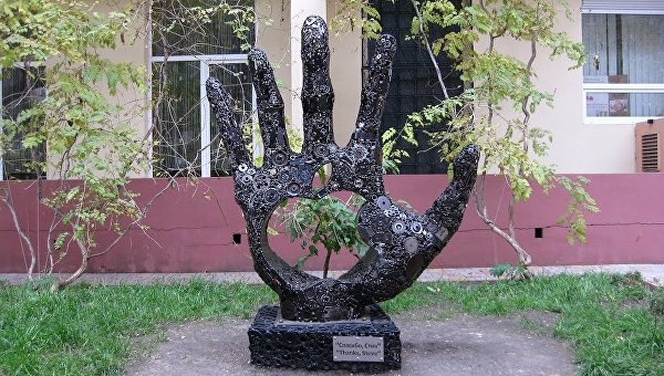 Тетя Соня, гигантский огурец и кот-воришка: необычные скульптуры Одессы Тетя Соня, гигантский огурец и кот-воришка: необычные скульптуры Одессы
