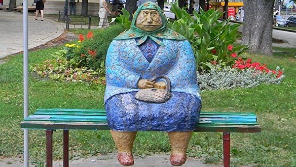 Истоптанные башмаки, бабушка—«покровительница студентов» и летающая корова: как выглядят забавные скульптуры Киева Истоптанные башмаки, бабушка—«покровительница студентов» и летающая корова: как выглядят забавные скульптуры Киева