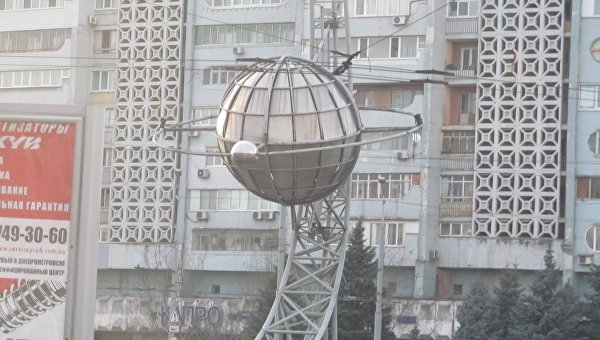 «Герои» Иловайского котла, кенгуру и колобки: необычные скульптуры Днепра «Герои» Иловайского котла, кенгуру и колобки: необычные скульптуры Днепра