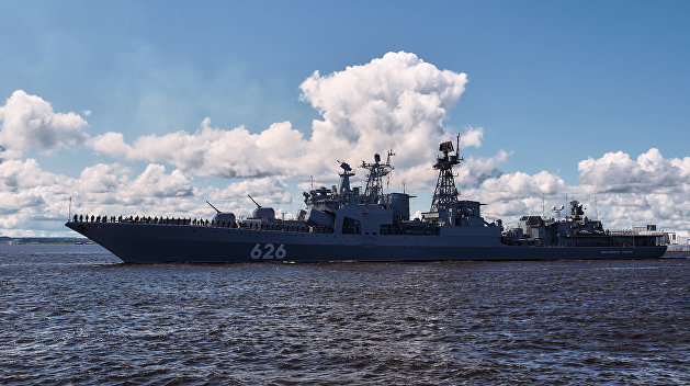 Российские военные моряки спасли от пиратов 20 украинцев - видео Российские военные моряки спасли от пиратов 20 украинцев - видео