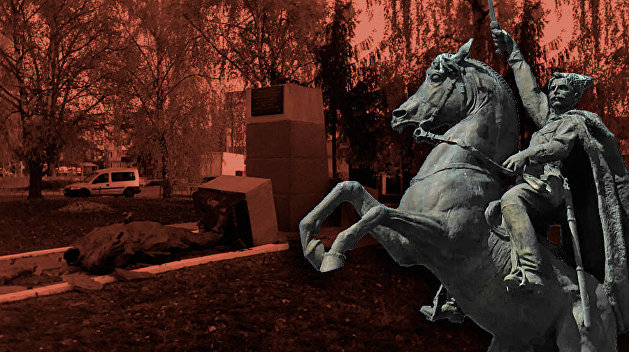 На Украине снесли памятники Ленину. Теперь взялись за другого «героя» На Украине снесли памятники Ленину. Теперь взялись за другого «героя»