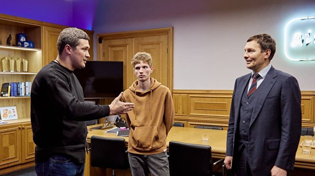 Подделавшего «Дию» разработчика позвали на стажировку в Минцифры Подделавшего «Дию» разработчика позвали на стажировку в Минцифры