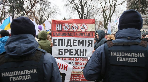 «Вас будут вешать»: украинские «антиваксеры» открыто угрожают врачам