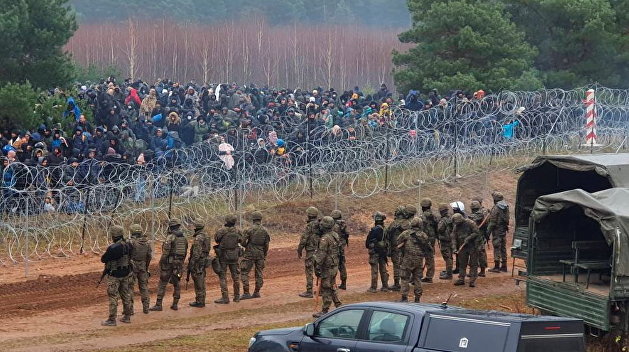 «Сдерживать мигрантов нет ни сил, ни денег»: как можно разрешить кризис на границе Белоруссии и ЕС