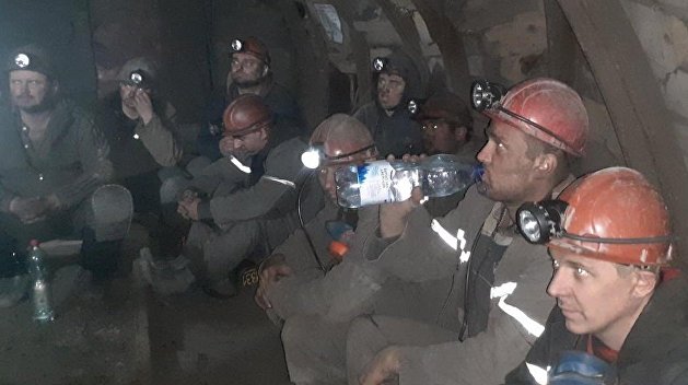 Украинские шахтеры заблокировали международный пункт пропуска