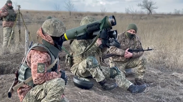 Украинская армия впервые показала, как стреляет из «Джавелинов» в Донбассе - видео