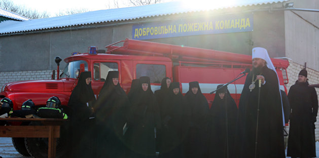 На Украине появились монашки-пожарные