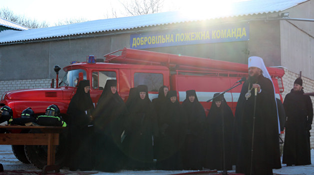 На Украине появились монашки-пожарные На Украине появились монашки-пожарные