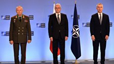 НАТО попросила о безусловном диалоге с Россией. И охладила пыл Украины