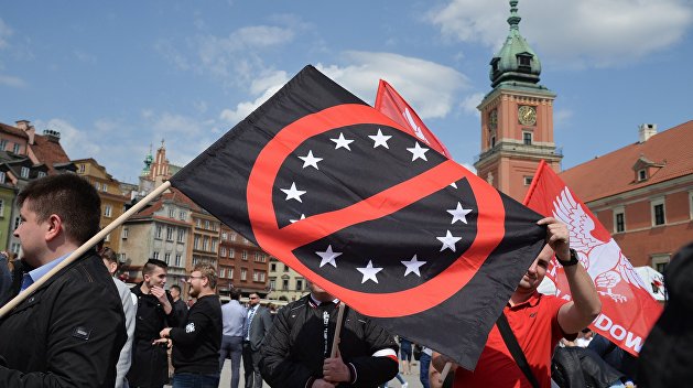 «С ЕС надо жестче». Почему в Польше не боятся портить отношения с Брюсселем
