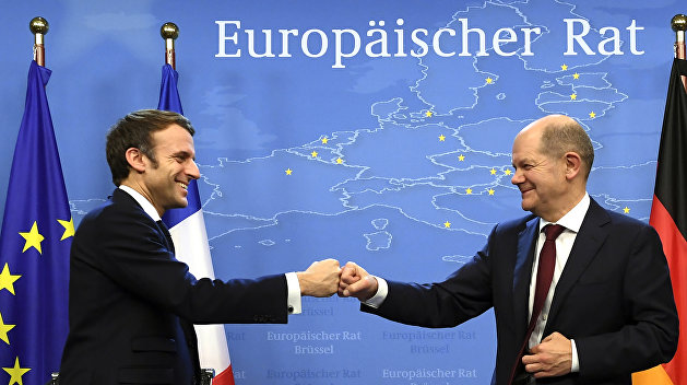 La Stampa: Макрон и Шольц «замораживают» вступление Киева в ЕС