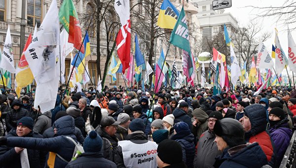 Массовое побоище и бегство депутатов: что произошло в Киеве