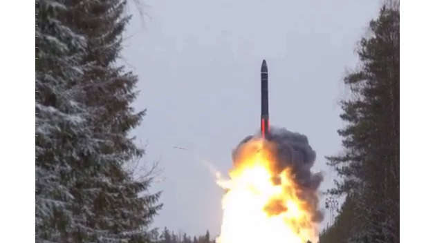 С космодрома Плесецк запущена баллистическая ракета «Ярс» - видео С космодрома Плесецк запущена баллистическая ракета «Ярс» - видео