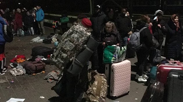 Два дня без сна на границе, чтобы бежать в Польшу. Но 100 тысячам украинцев это удалось Два дня без сна на границе, чтобы бежать в Польшу. Но 100 тысячам украинцев это удалось