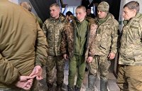 «Жду, кому бы сдаться». Зачем украинские военные надевают женские платья