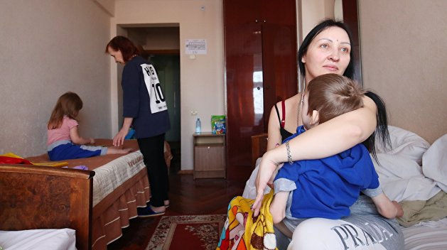 В ряде областей РФ рассказали о помощи беженцам из Донбасса
