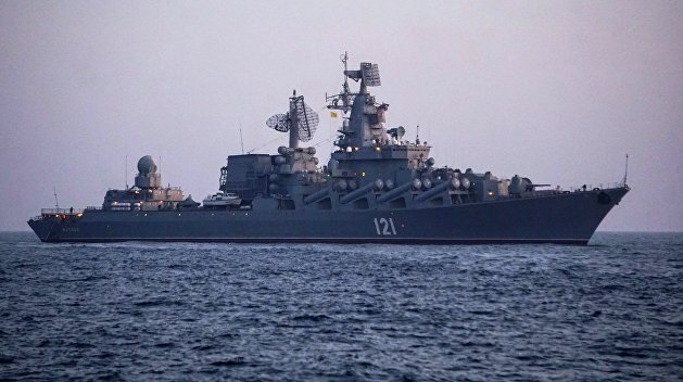 «Лакомая добыча для противника»: военный эксперт рассказал о возможной причине гибели крейсера «Москва»