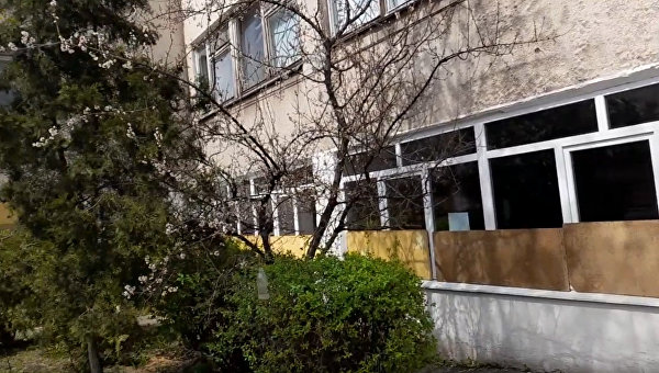 “They set the machine gun, took the sweets.” How children in Mariupol went to school