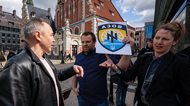 Власти сливают «Азов», украинские журналисты ополчились друг на друга. Итоги 14 мая на Украине