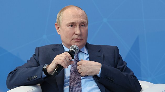 Путин начал выступление на форуме ПМЭФ 2022 с почти двухчасовым опозданием