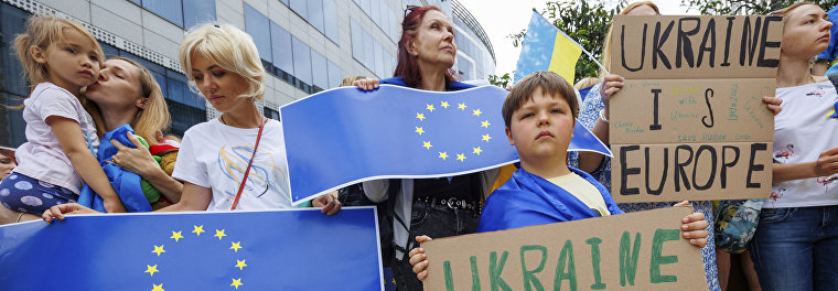 Украина ЕС флаги акция вступление