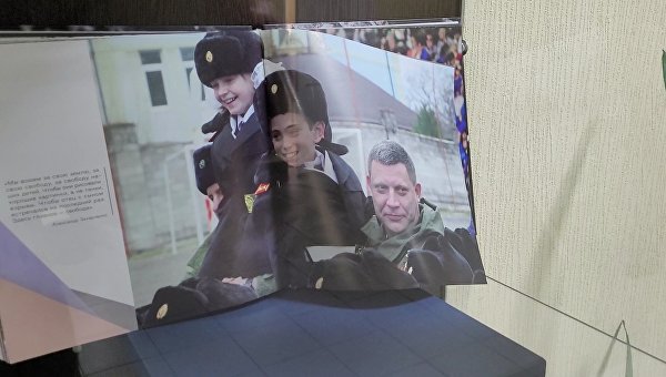 «Едем делать кадетский корпус». Как Александр Захарченко создал элитное учебное заведение в Донецке