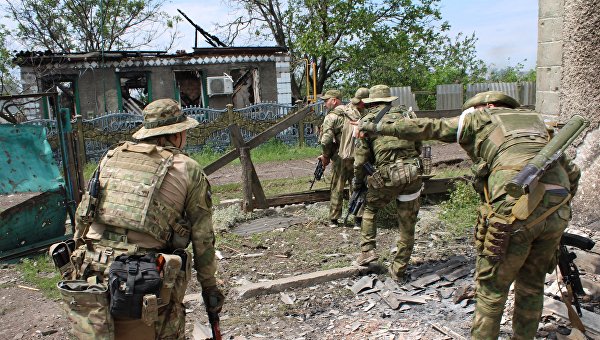 «Танком можно положить батальон». Кто и как гонит украинские войска под Лисичанском