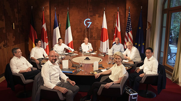 Путин и девять политиков из G7 на лошадях — в стиле полуню