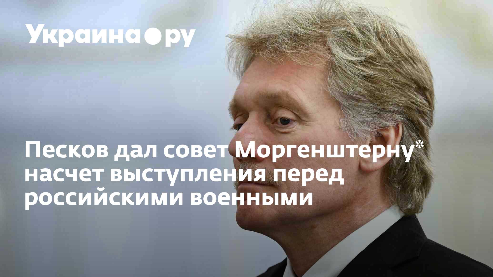 Человек перед публикой. Насчет выступления. Насчет выступления. Тони роббинс стадион. Выступление на сцене.