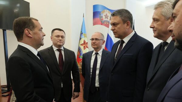 Медведев посетил ЛНР