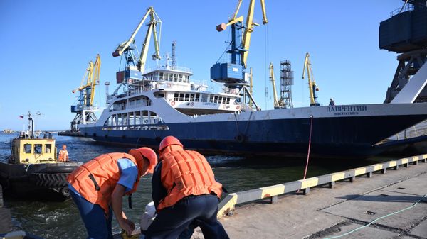 Прибытие парома Лаврентий из Ейска в Мариуполь