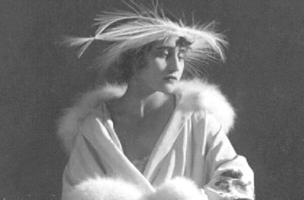 Вера Холодная