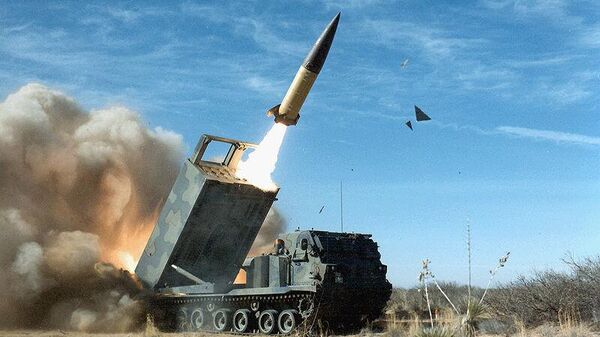 Запуск ракеты ATACMS с установки M270  Американские реактивные системы залпового огня (РСЗО)