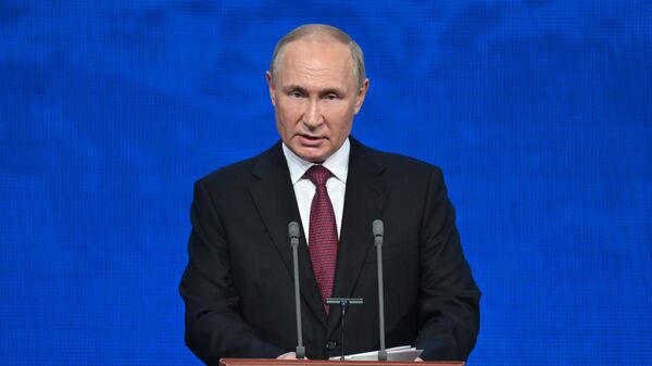 Президент РФ В. Путин выступил на мероприятии к 100-летию республик Адыгея, КБР и КЧР