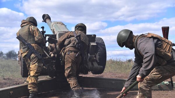 Работа артиллерийского расчета ЧВК Вагнер под Бахмутом в ДНР