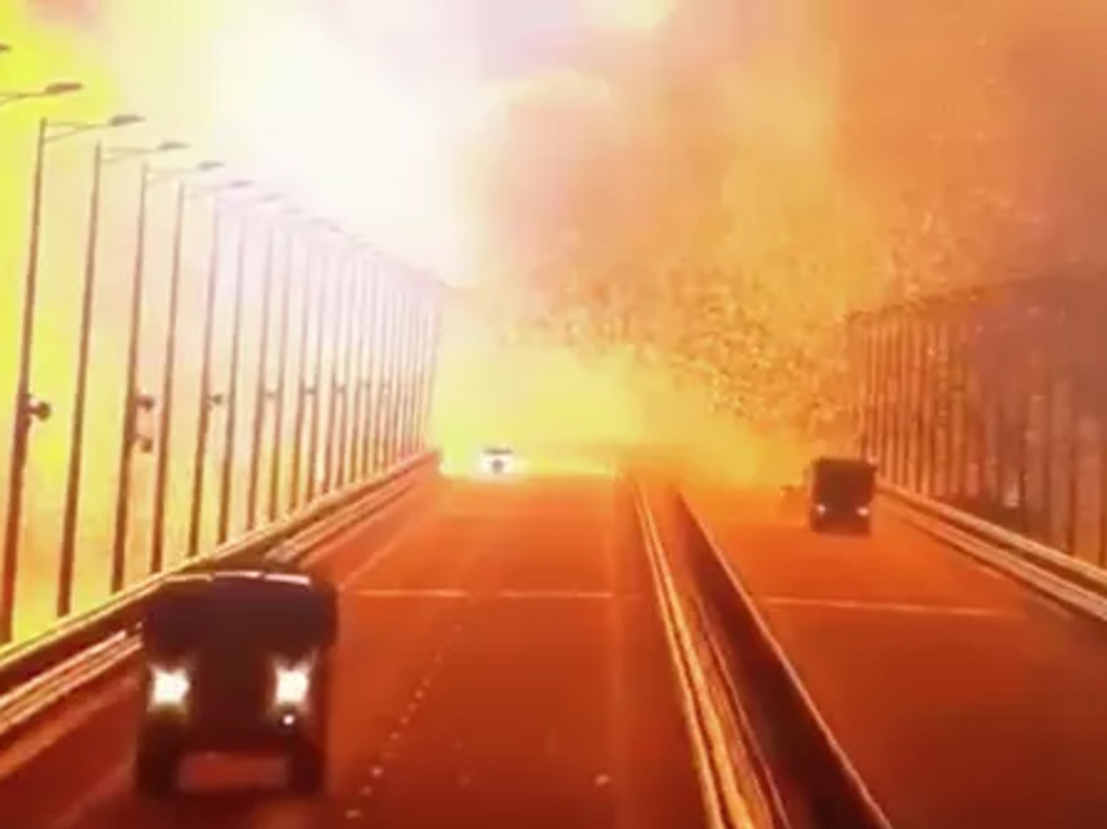 Нападения на мост. Террористический акт на Крымском мосту. Крымский мост теракт. Взрыв украинского моста.
