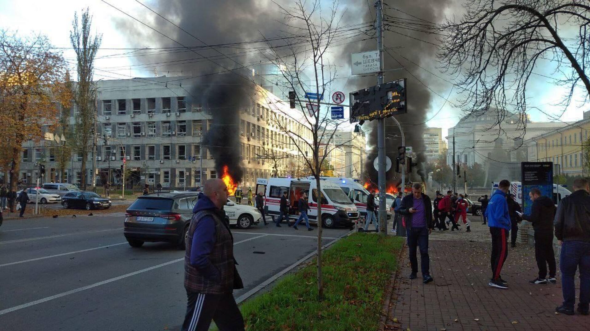Когда разбомбят киев. Пожар в здании. Взрыв жилого дома в Киеве.