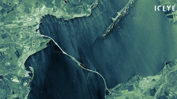Фотография Крымского моста с польского спутника Iceye