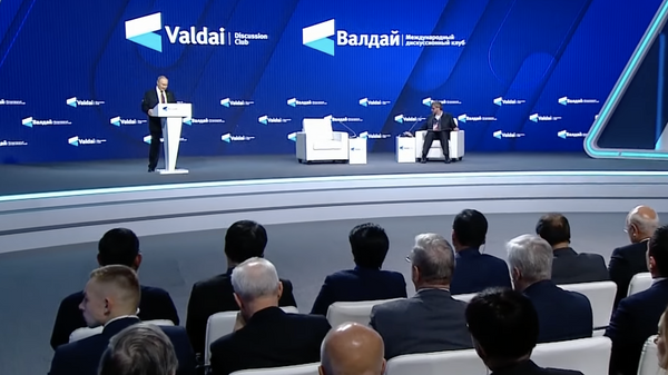 Президент России Владимир Путин на заседании дискуссионного клуба Валдай