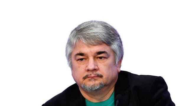 © РИА Новости . Нина Зотина / Ростислав Ищенко интервью Ростислав Ищенко: Если у Армении будут плохие отношения с Россией, Азербайджан и Турция заберут свое