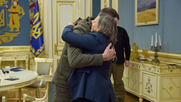 Иногда они возвращаются: что Виктория Нуланд привезла в Киев